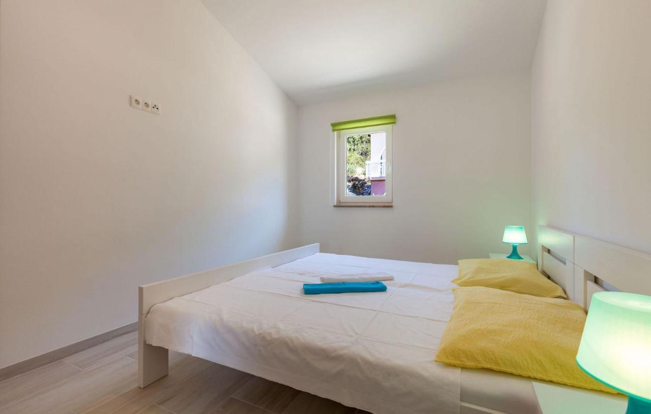 Apartments With A Parking Space Stanici, Omis - 17894 Bilik gambar