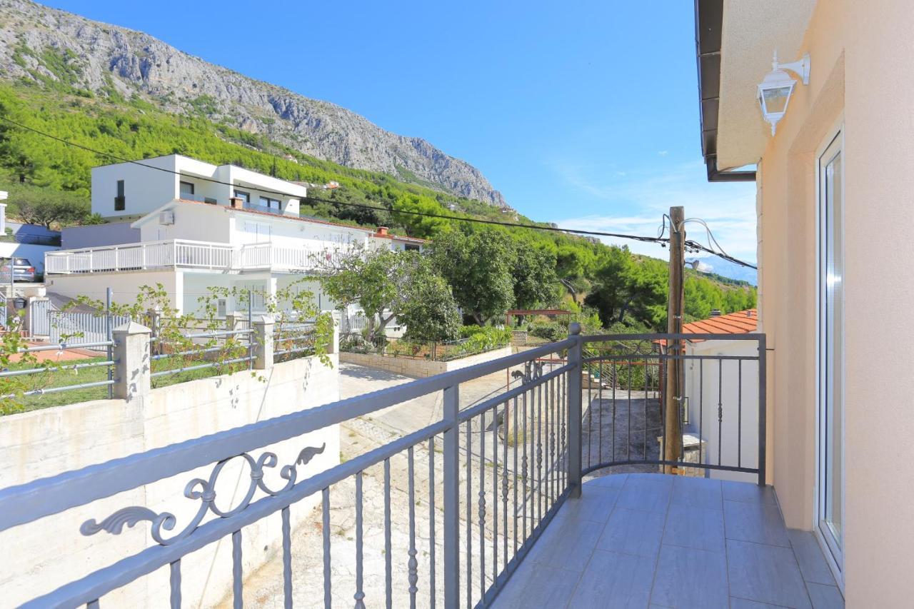 Apartments With A Parking Space Stanici, Omis - 17894 Bilik gambar